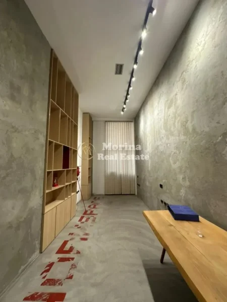Tirane, jepet me qera ambjent biznesi Kati 2, 45 m² 500 € (Qender)