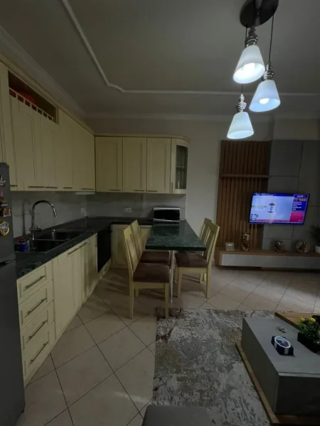 Tirane, jepet me qera apartament 2+1+Ballkon Kati 5, 90 m² 700 € (Rruga Irfan Tomini)