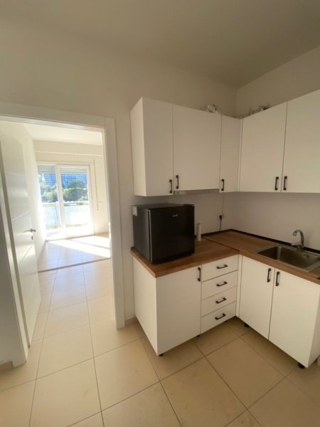 Tirane, jepet me qera ambjent biznesi Kati 4, 68 m² 850 € (Rruga e Kosovareve)