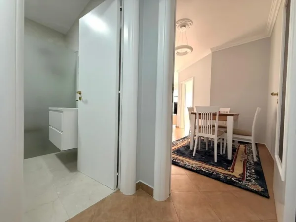 Tirane, jepet me qera apartament 2+1+Ballkon Kati 6, 85 m² 750 € (Kisha Katolike)