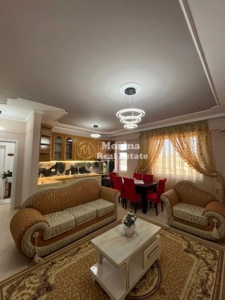 Tirane, jepet me qera apartament 2+1 Kati 8, 110 m² 650 € (Vasil Shanto)