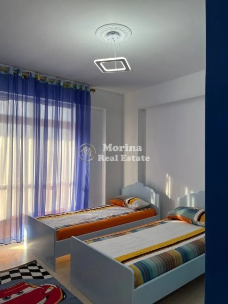 Tirane, jepet me qera apartament 2+1 Kati 8, 110 m² 650 € (Vasil Shanto)