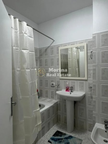 Tirane, jepet me qera apartament 2+1 Kati 8, 110 m² 650 € (Vasil Shanto)