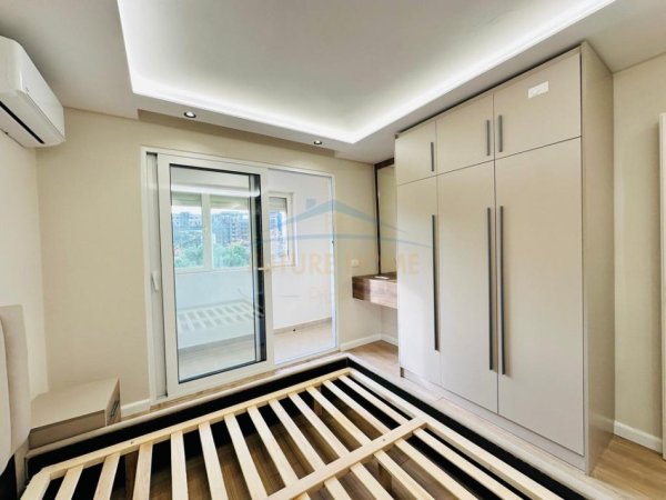 Shitet Apartament 1+1, Mozaiku i Tiranes , 21 dhjetori