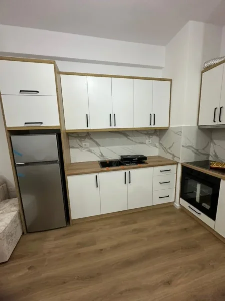 Tirane, jepet me qera apartament 1+1 Kati 8, 82 m² 400 € (Pasho hysa)