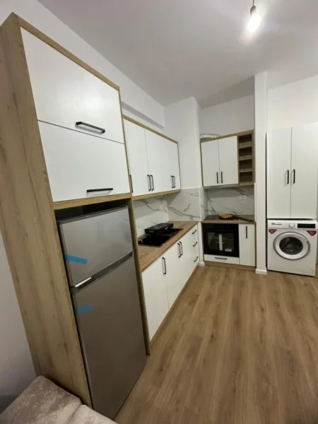 Tirane, jepet me qera apartament 1+1 Kati 8, 82 m² 400 € (Pasho hysa)