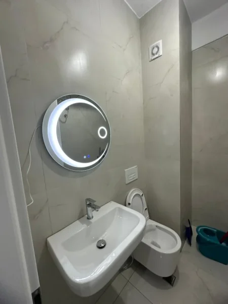 Tirane, jepet me qera apartament 1+1 Kati 8, 82 m² 400 € (Pasho hysa)