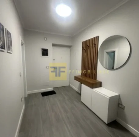 Tirane, jepet me qera apartament 1+1+Ballkon Kati 1, 60 m² 570 € (Shkolla e Kuqe)