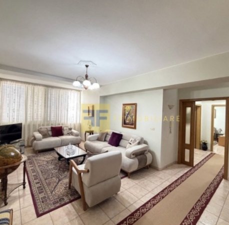 Tirane, jepet me qera apartament 2+1+Ballkon Kati 4, 110 m² 750 € (Prane Sheshit Willson, Tirane)