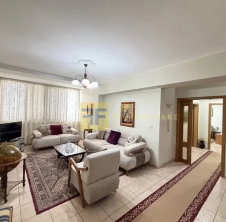Tirane, jepet me qera apartament 2+1+Ballkon Kati 4, 110 m² 750 € (Prane Sheshit Willson, Tirane)