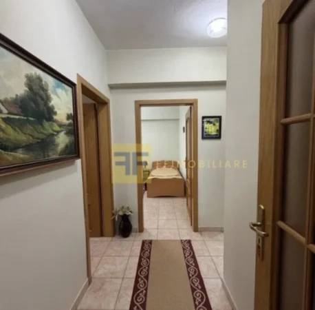 Tirane, jepet me qera apartament 2+1+Ballkon Kati 4, 110 m² 750 € (Prane Sheshit Willson, Tirane)