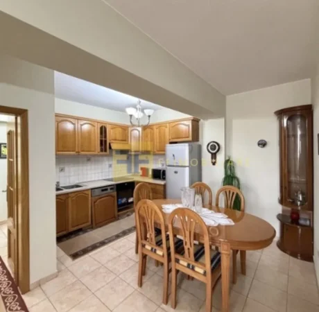 Tirane, jepet me qera apartament 2+1+Ballkon Kati 4, 110 m² 750 € (Prane Sheshit Willson, Tirane)