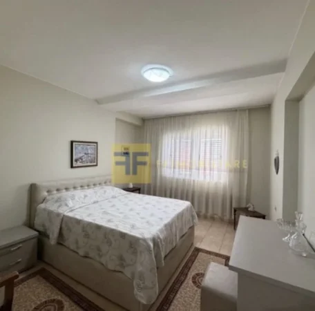 Tirane, jepet me qera apartament 2+1+Ballkon Kati 4, 110 m² 750 € (Prane Sheshit Willson, Tirane)