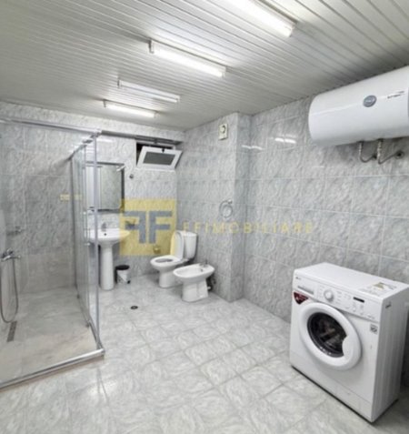 Tirane, jepet me qera apartament 2+1+Ballkon Kati 4, 110 m² 750 € (Prane Sheshit Willson, Tirane)