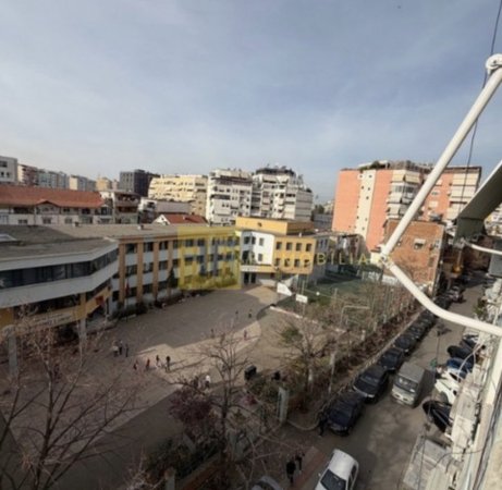 Tirane, jepet me qera apartament 2+1+Ballkon Kati 4, 110 m² 750 € (Prane Sheshit Willson, Tirane)
