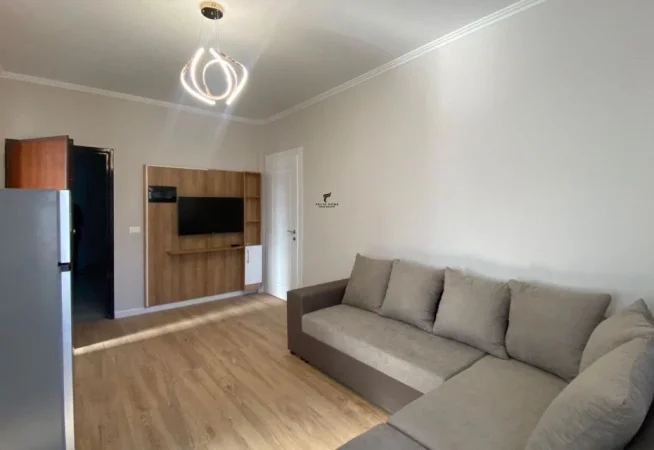 Tirane, jepet me qera apartament 1+1 Kati 3, 60 m² 550 € (21 DHJETORI)