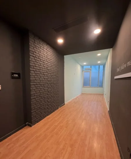 Tirane, jepet me qera dyqan Kati 0, 42 m² 350 € (rruga myslym shyri)