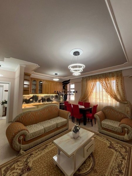 Tirane, jepet me qera apartament 2+1 Kati 8, 110 m² 650 € (PALLATI ME SHIGJETA)