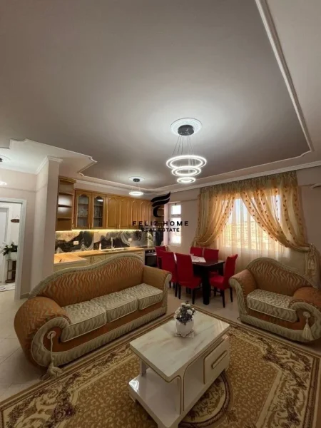 Tirane, jepet me qera apartament 2+1 Kati 8, 110 m² 650 € (PALLATI ME SHIGJETA)