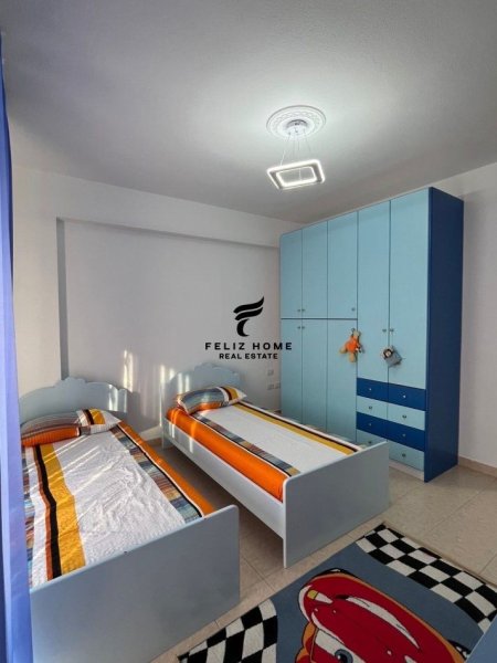 Tirane, jepet me qera apartament 2+1 Kati 8, 110 m² 650 € (PALLATI ME SHIGJETA)