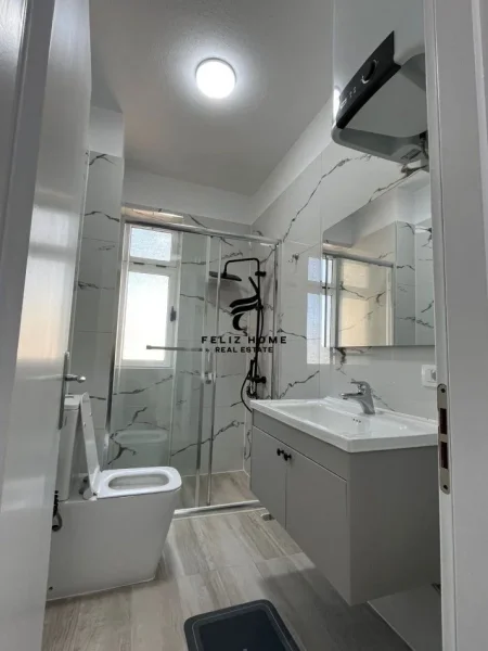 Tirane, jepet me qera apartament 2+1 Kati 8, 110 m² 650 € (PALLATI ME SHIGJETA)