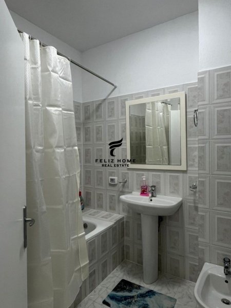 Tirane, jepet me qera apartament 2+1 Kati 8, 110 m² 650 € (PALLATI ME SHIGJETA)