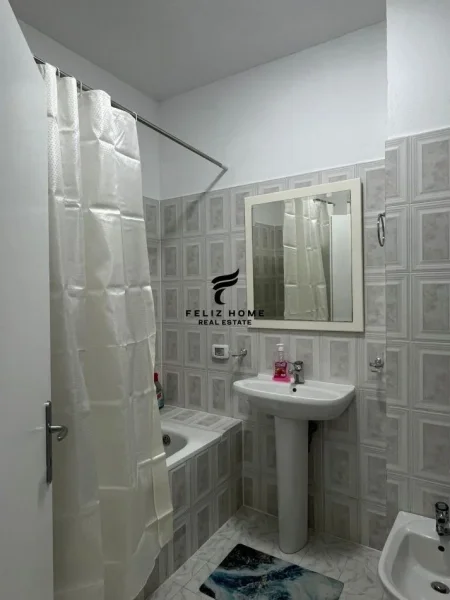 Tirane, jepet me qera apartament 2+1 Kati 8, 110 m² 650 € (PALLATI ME SHIGJETA)