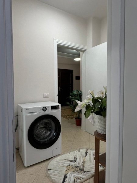 Tirane, jepet me qera apartament 2+1 Kati 8, 110 m² 650 € (PALLATI ME SHIGJETA)