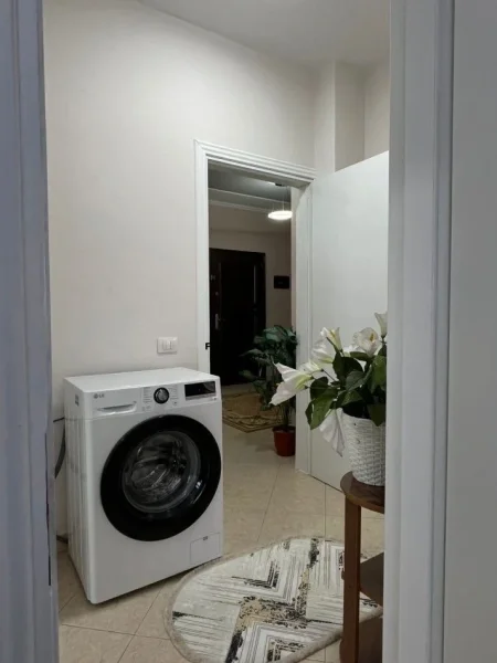 Tirane, jepet me qera apartament 2+1 Kati 8, 110 m² 650 € (PALLATI ME SHIGJETA)