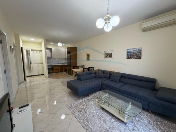 Tirane, jepet me qera apartament 1+1 Kati 8, 78 m² 450 € (Unaza e Re.)