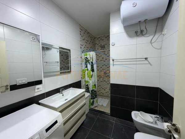 Tirane, jepet me qera apartament 1+1 Kati 8, 78 m² 450 € (Unaza e Re.)