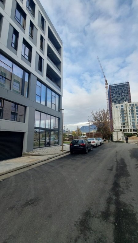 Tirane, jap me qera Post parkimi 80 €