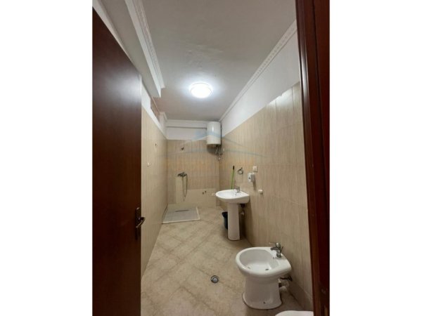 Tirane, shitet apartament 1+1 Kati 2, 69 m² 91.000 € (Rruga Thesarit, Fresk)