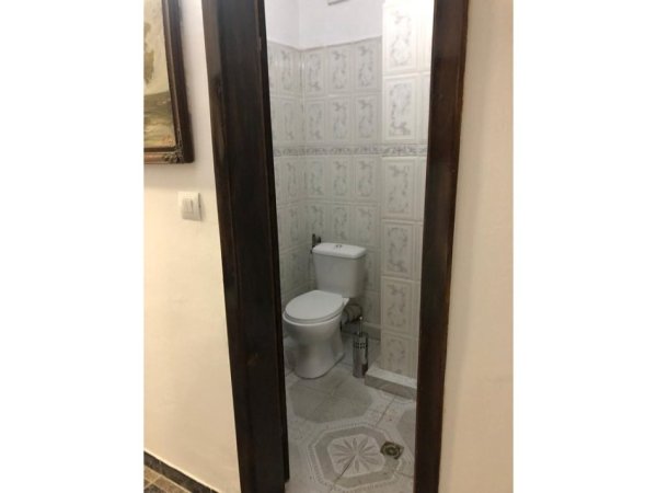 Tirane, jepet me qera zyre Kati 0, 111 m² 650 € (Rruga e Kavajes)