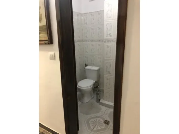 Tirane, jepet me qera zyre Kati 0, 111 m² 650 € (Rruga e Kavajes)