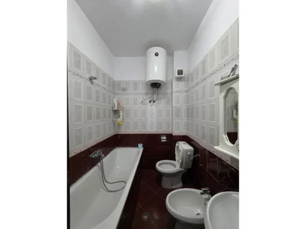 Tirane, jepet me qera apartament 1+1+Ballkon Kati 9, 60 m² 520 € (Rruga Ndre Mjeda, Ish Parku)