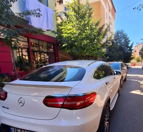 Tirane, shitet makine GLC 220 Nafte, e bardhë automatik Kondicioner 160.000 km 27.500 €