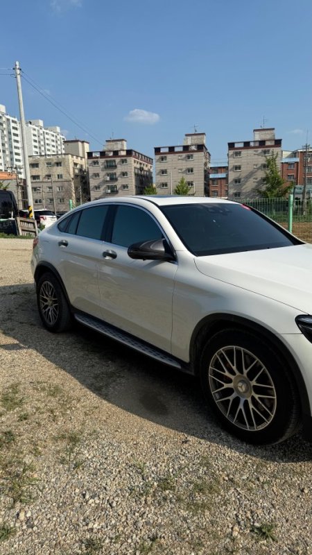 Tirane, shitet makine GLC 220 Nafte, e bardhë automatik Kondicioner 160.000 km 27.500 €