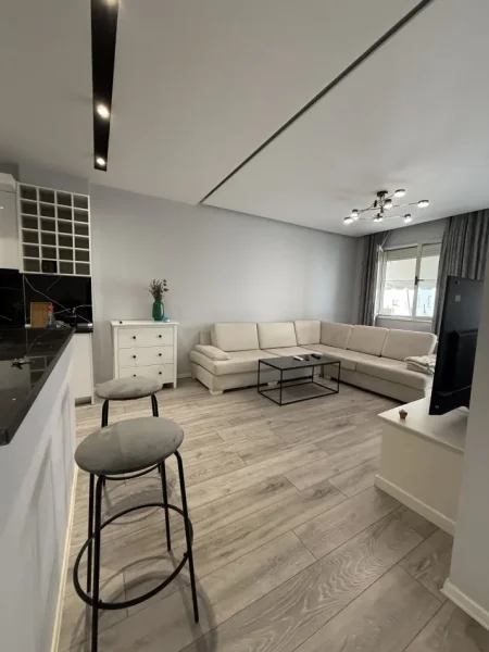 Tirane, jepet me qera apartament 1+1 Kati 2, 70 m² 550 € (Liqeni i thate)