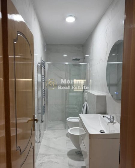 Tirane, jepet me qera apartament 2+1 Kati 5, 124 m² 750 € (Komuna e Parisit)