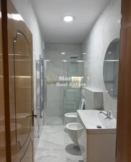 Tirane, jepet me qera apartament 2+1 Kati 5, 124 m² 750 € (Komuna e Parisit)
