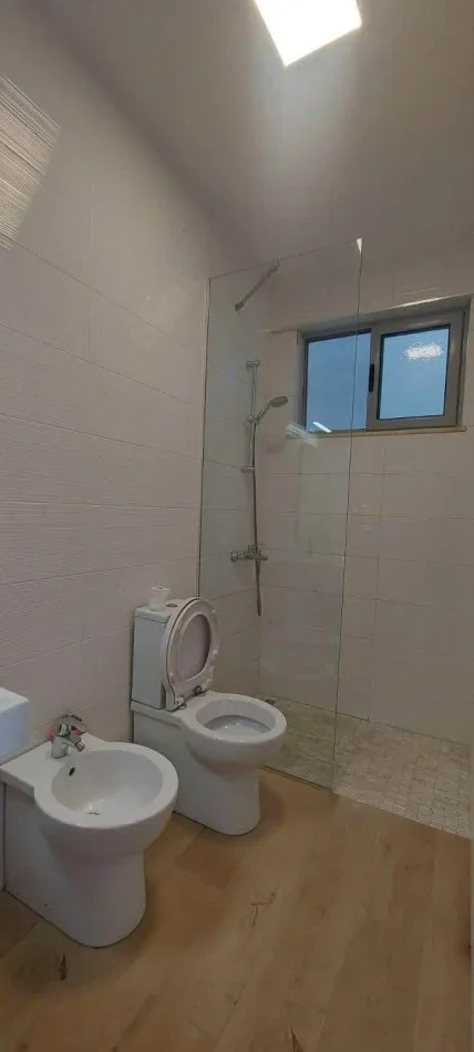 Tirane, jepet me qera apartament 2+1+Ballkon Kati 7, 100 m² 500 € (ASTIR RR.MIKEL MARULI)