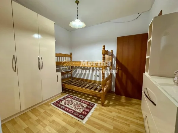 Tirane, jepet me qera apartament 2+1 Kati 3, 100 m² 680 € (Rruga e Dibres)