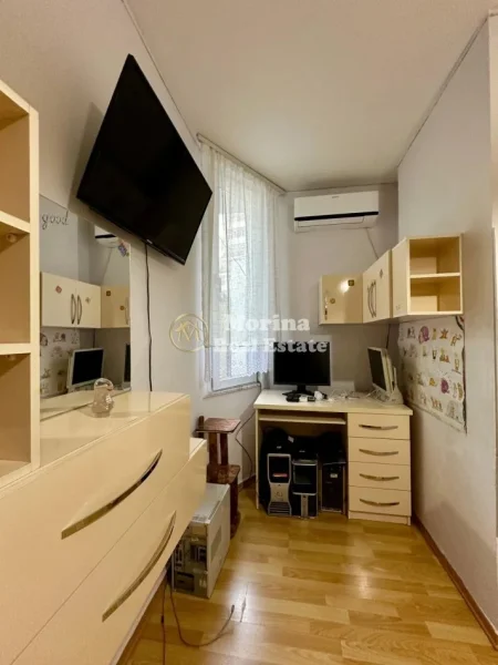 Tirane, jepet me qera apartament 2+1 Kati 3, 100 m² 680 € (Rruga e Dibres)