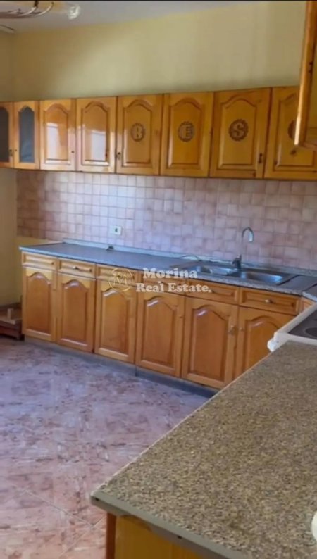 Tirane, jepet me qera Vile 4+1 Kati 1, 149 m² 2.000 € (Rruga e Dibres)