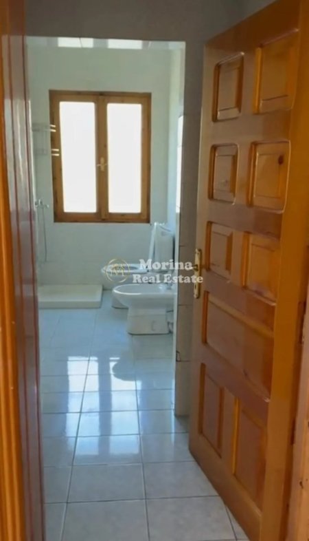 Tirane, jepet me qera Vile 4+1 Kati 1, 149 m² 2.000 € (Rruga e Dibres)