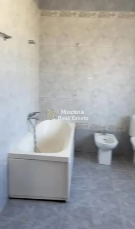 Tirane, jepet me qera Vile 4+1 Kati 1, 149 m² 2.000 € (Rruga e Dibres)