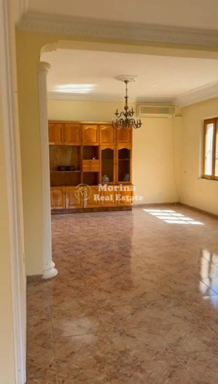 Tirane, jepet me qera Vile 4+1 Kati 1, 149 m² 2.000 € (Rruga e Dibres)