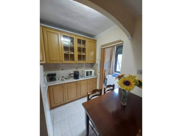 Tirane, shitet apartament 1+1+Ballkon Kati 5, 50 m² 100.000 € (Ali Demi)