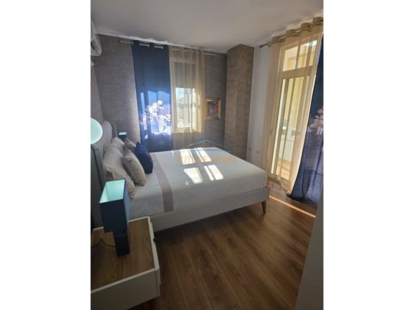 Tirane, shitet apartament 1+1+Ballkon Kati 6, 77 m² (21 Dhjetori)